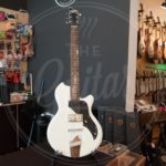 Supro Jamesport Antique white with gigbag