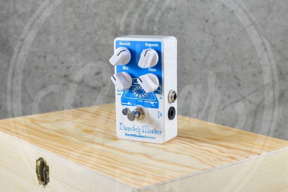 Earthquaker Dispatch master delay & reverb