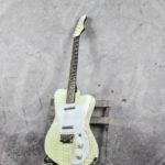 Danelectro 67 gitaar - Alligator Creme