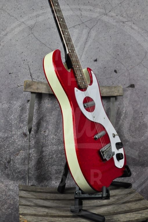 Danelectro 63 gitaar - Red Metal Flake