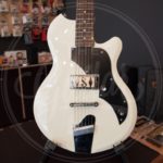 Supro Jamesport Antique white with gigbag