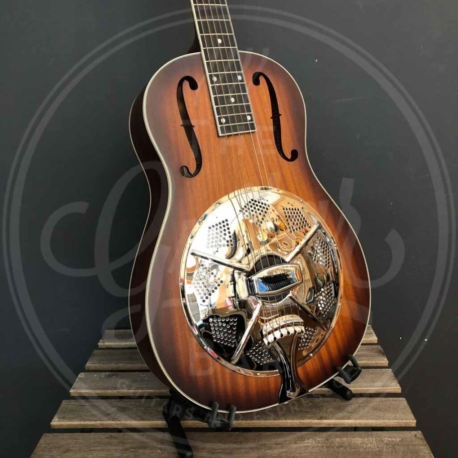 Royall wooden body single cone resonator HOBO, 12 frets, sunburst finish, with softcase