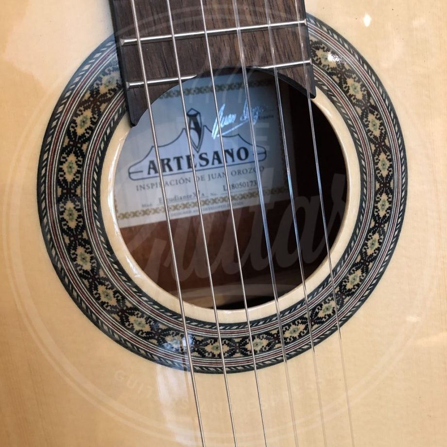 Artesano 4/4 nylonstring sitka top