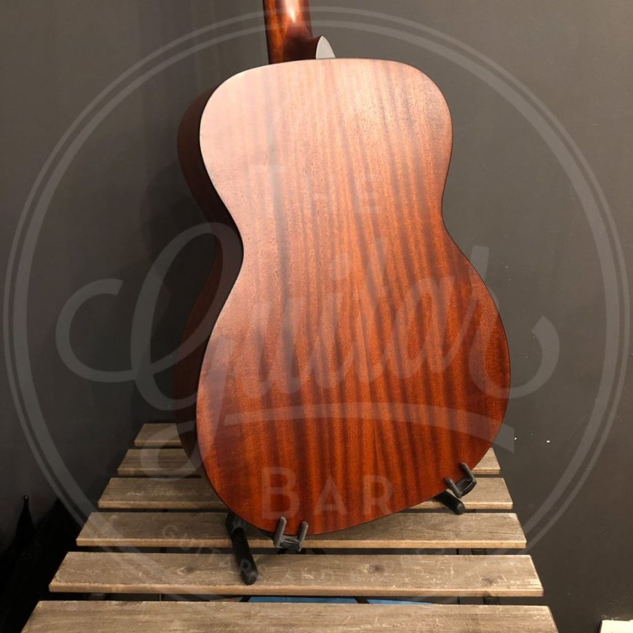 Eastman Classic finish E1OM Sitka solid top & Sapele