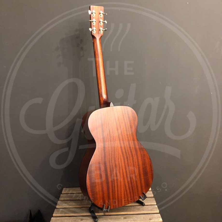 Eastman Classic finish E1OM Sitka solid top & Sapele