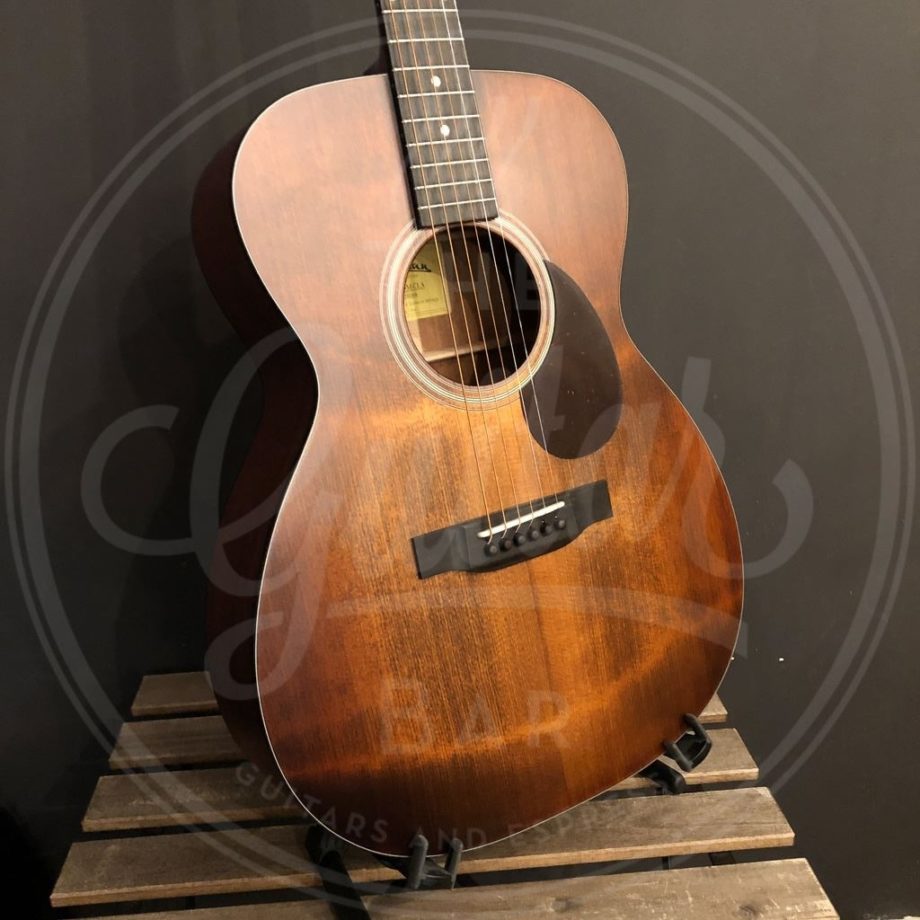 Eastman Classic finish E1OM Sitka solid top & Sapele