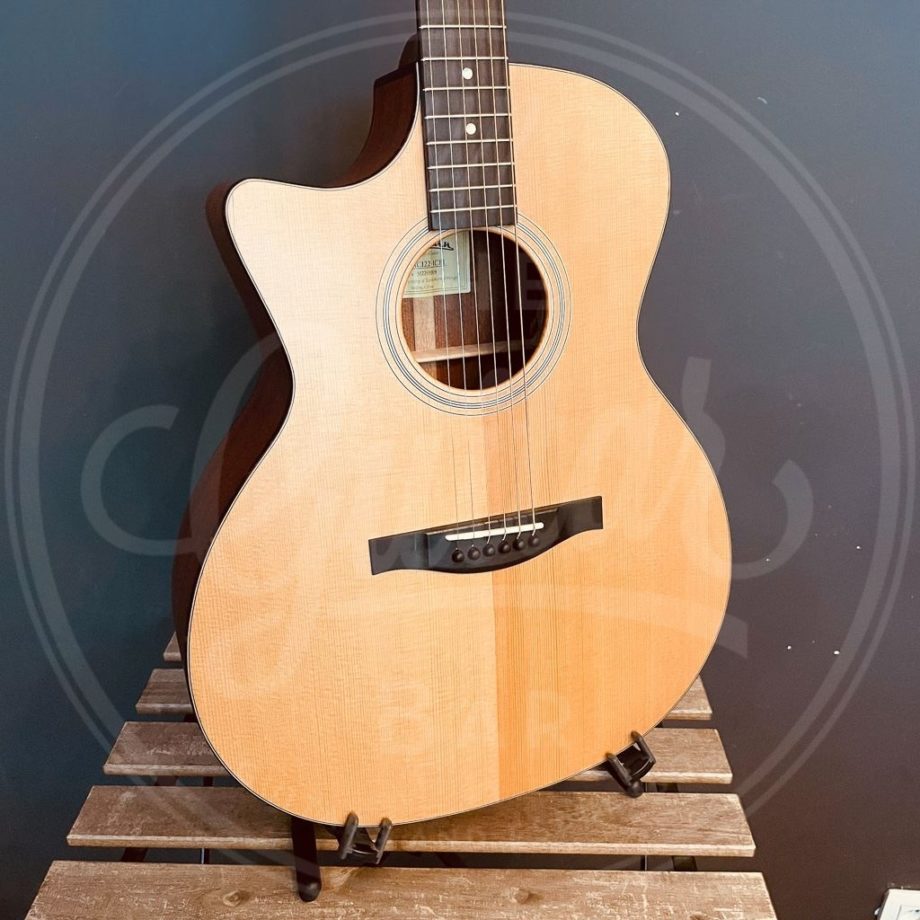 Eastman L/H GA, Sitka/Sapele, Fishman