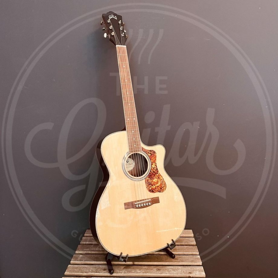 Guild OM250CE reserve natural (B-stock)