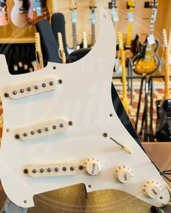 Fender Strat pickguard with PU