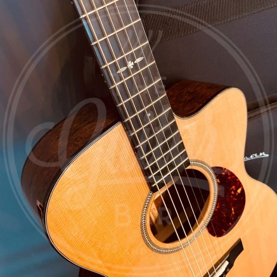 Eastman OM, Cutaway Electric, Thermo-Cured Sitka Spruce/Quilted Sapele, TrueTone Gloss Finish, Fishman Sonitone