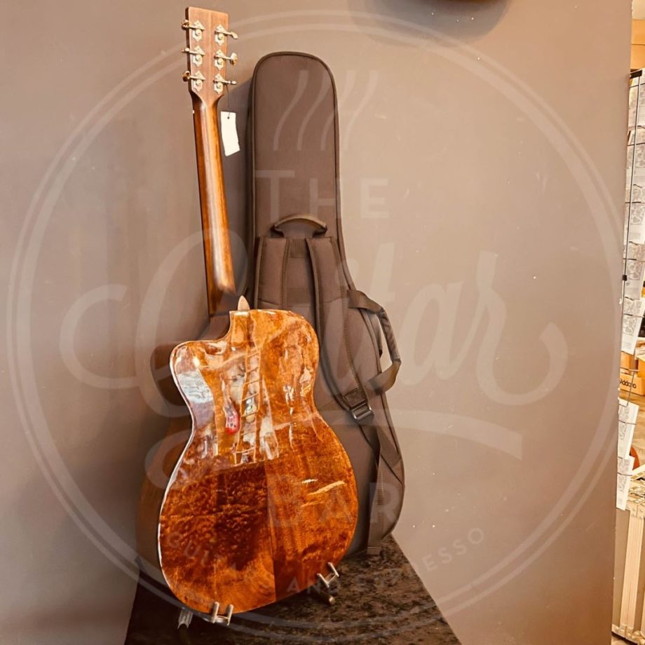 Eastman OM, Cutaway Electric, Thermo-Cured Sitka Spruce/Quilted Sapele, TrueTone Gloss Finish, Fishman Sonitone
