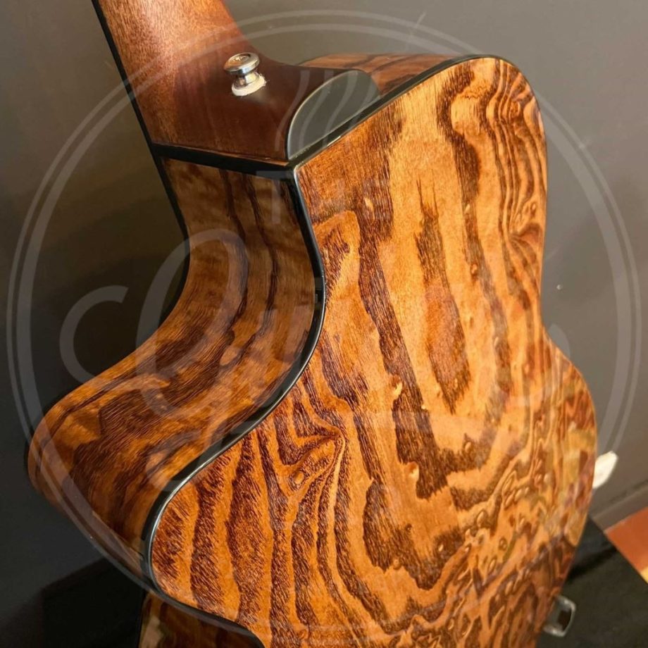 Guild OM-260CE Deluxe Burl EB