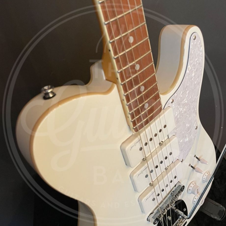 VINTAGE REVO SERIES TRIO GUITAR - ARCTIC WHITE