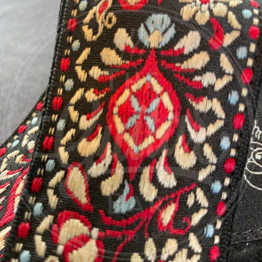 Jaykco Red Flower Woven