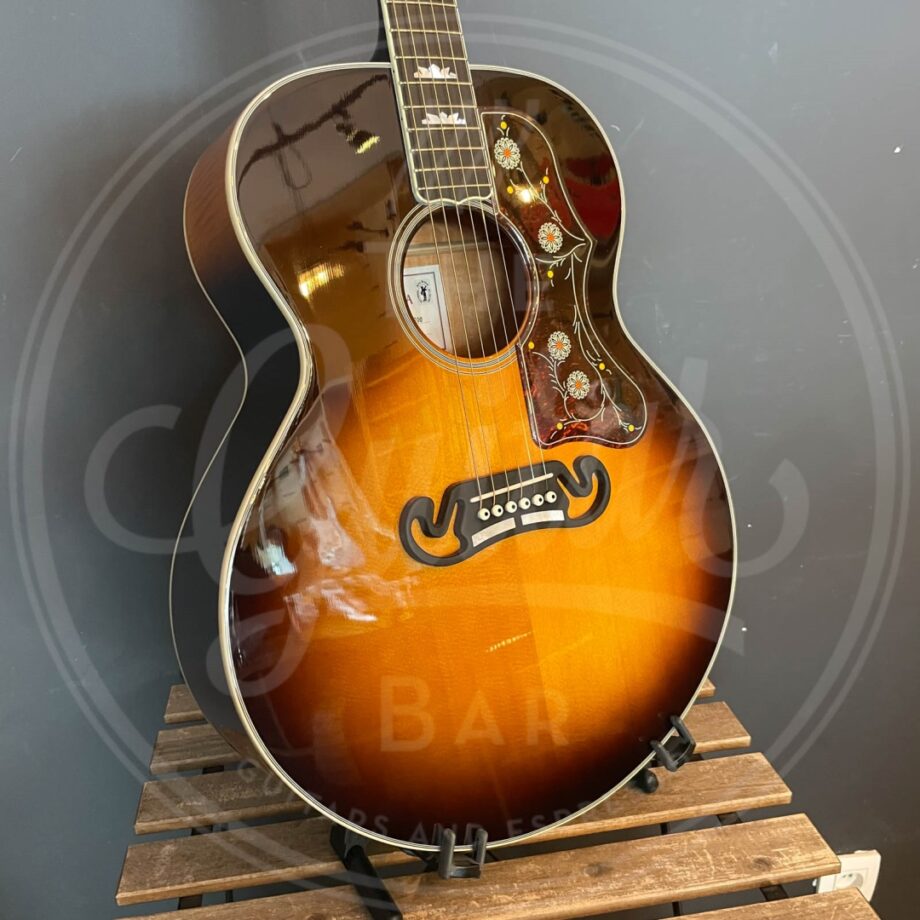 Sigma SG200 Jumbo sunburst with gig bag