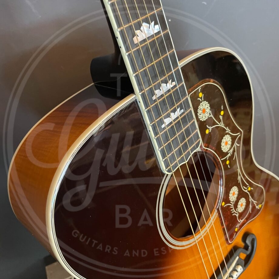 Sigma SG200 Jumbo sunburst with gig bag