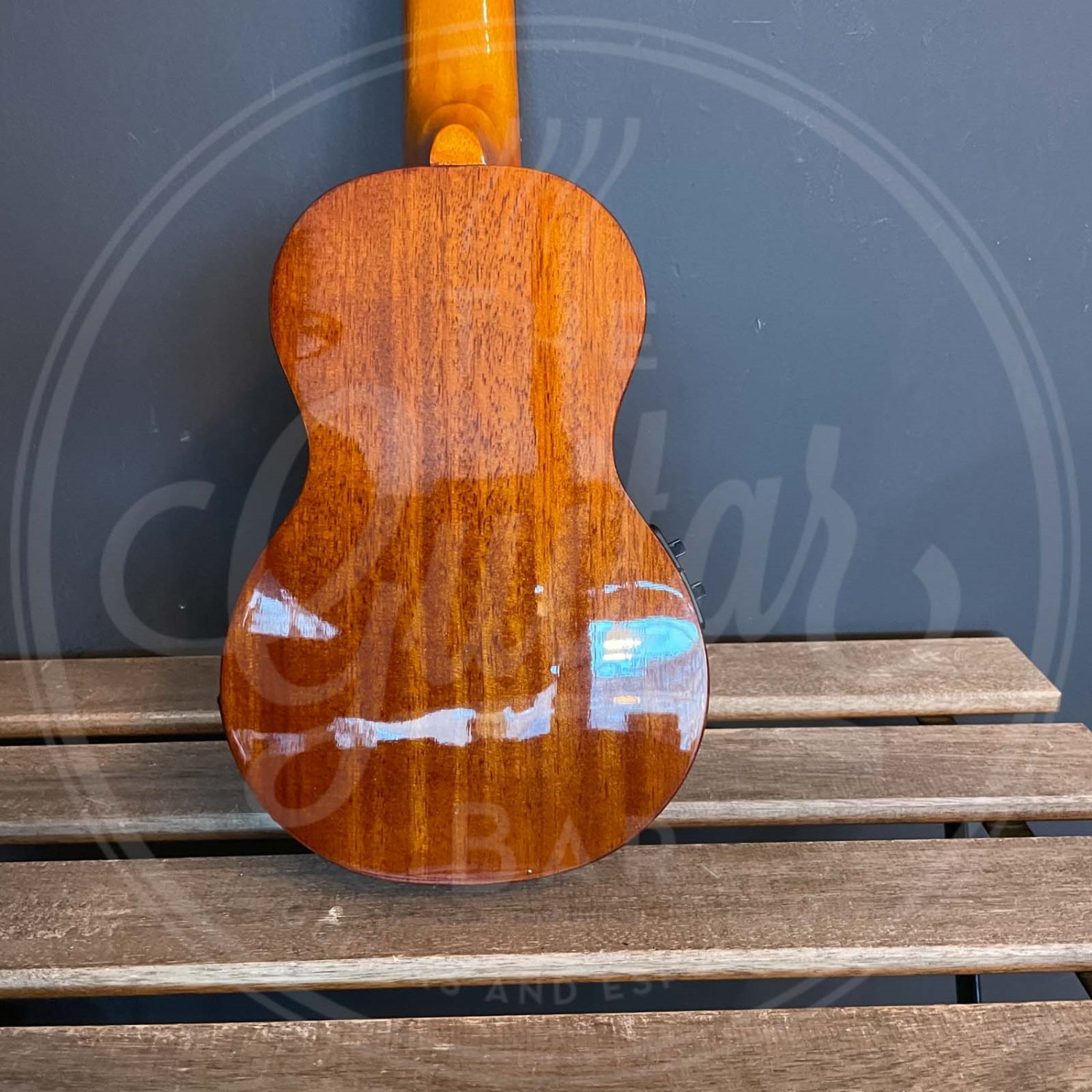 Mahalo Java Series Soprano Elec Uke - Vint Nat
