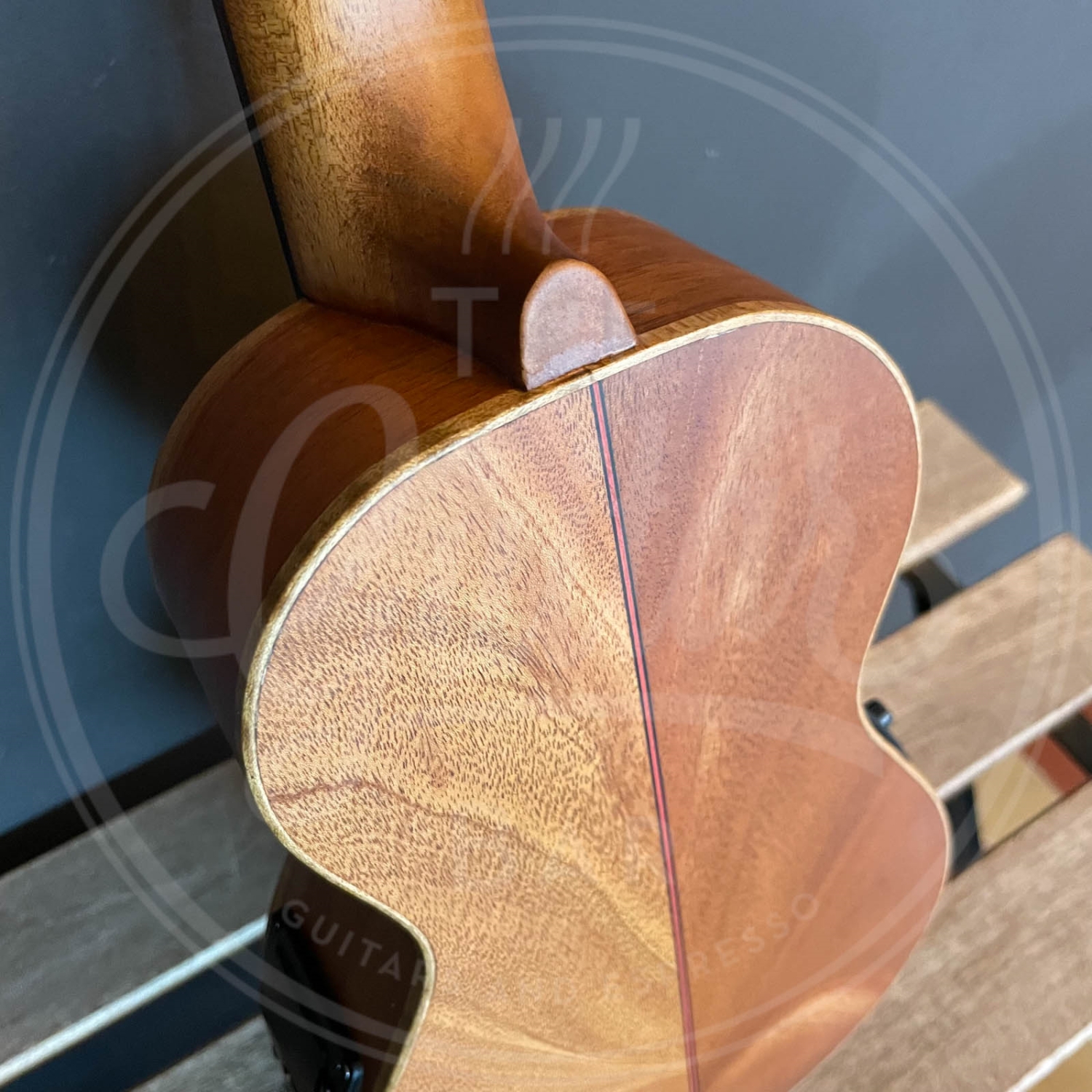 Mahalo master Series Soprano Electro Ukulele