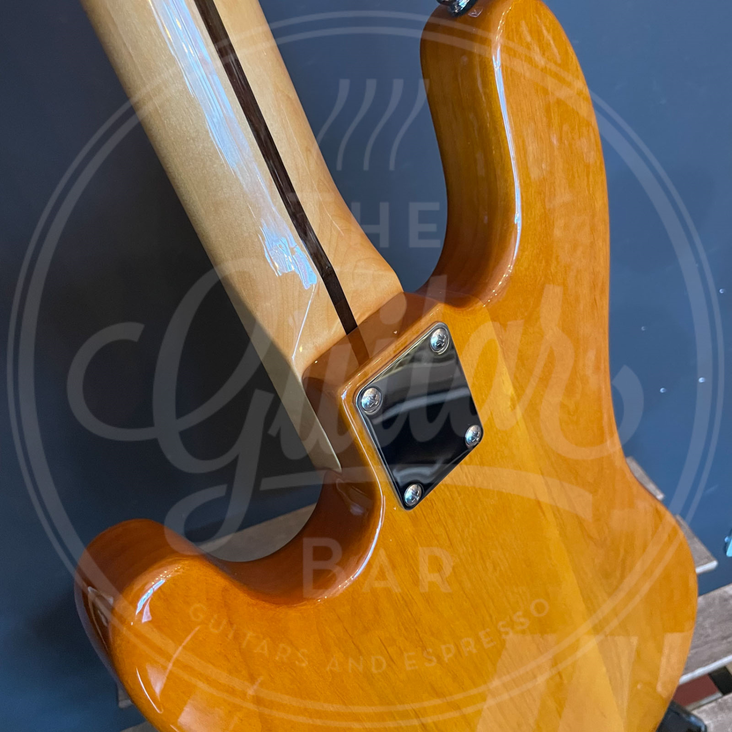 VINTAGE V51 BASS GUITAR - VINTAGE