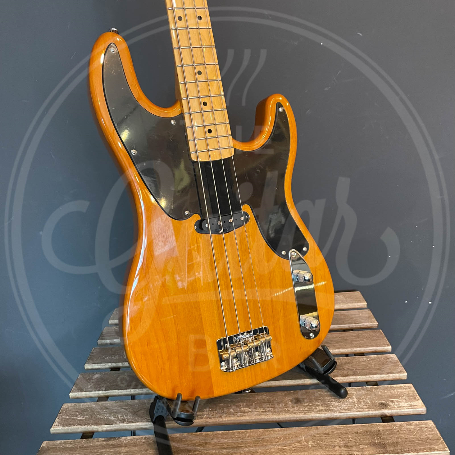 VINTAGE V51 BASS GUITAR - VINTAGE