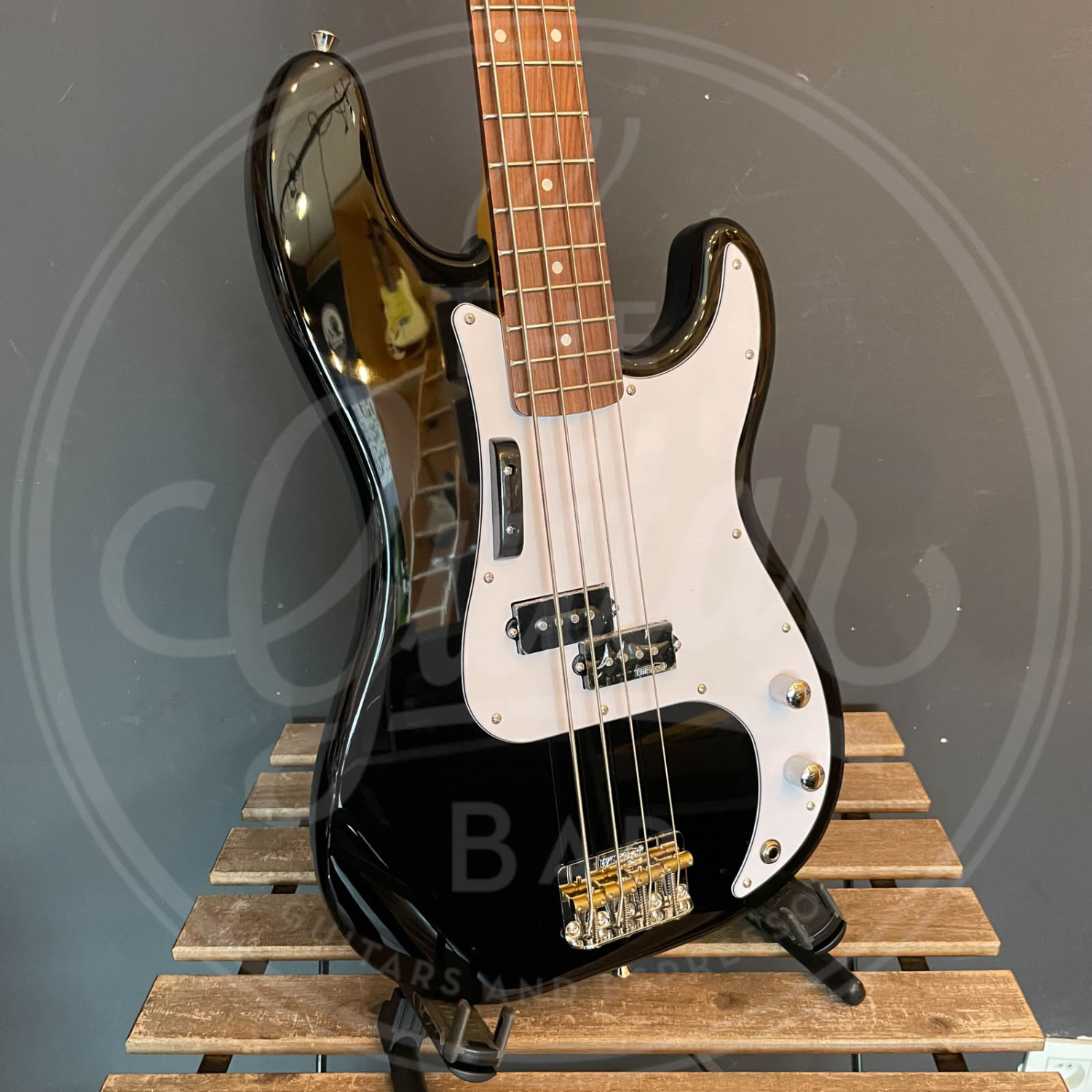 Vintage VINTAGE V4 BASS GUITAR - ROCKER black
