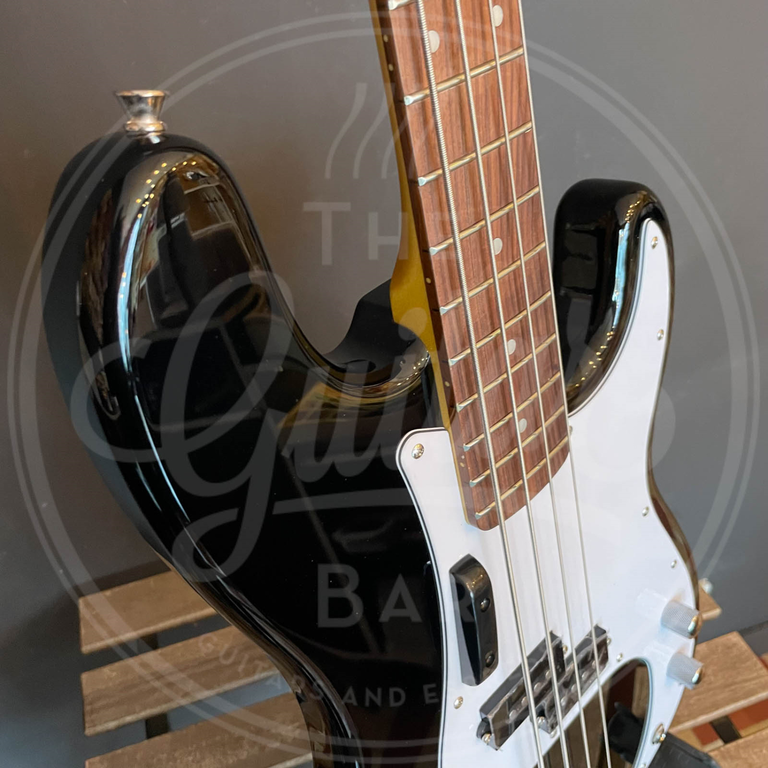 Vintage VINTAGE V4 BASS GUITAR - ROCKER black