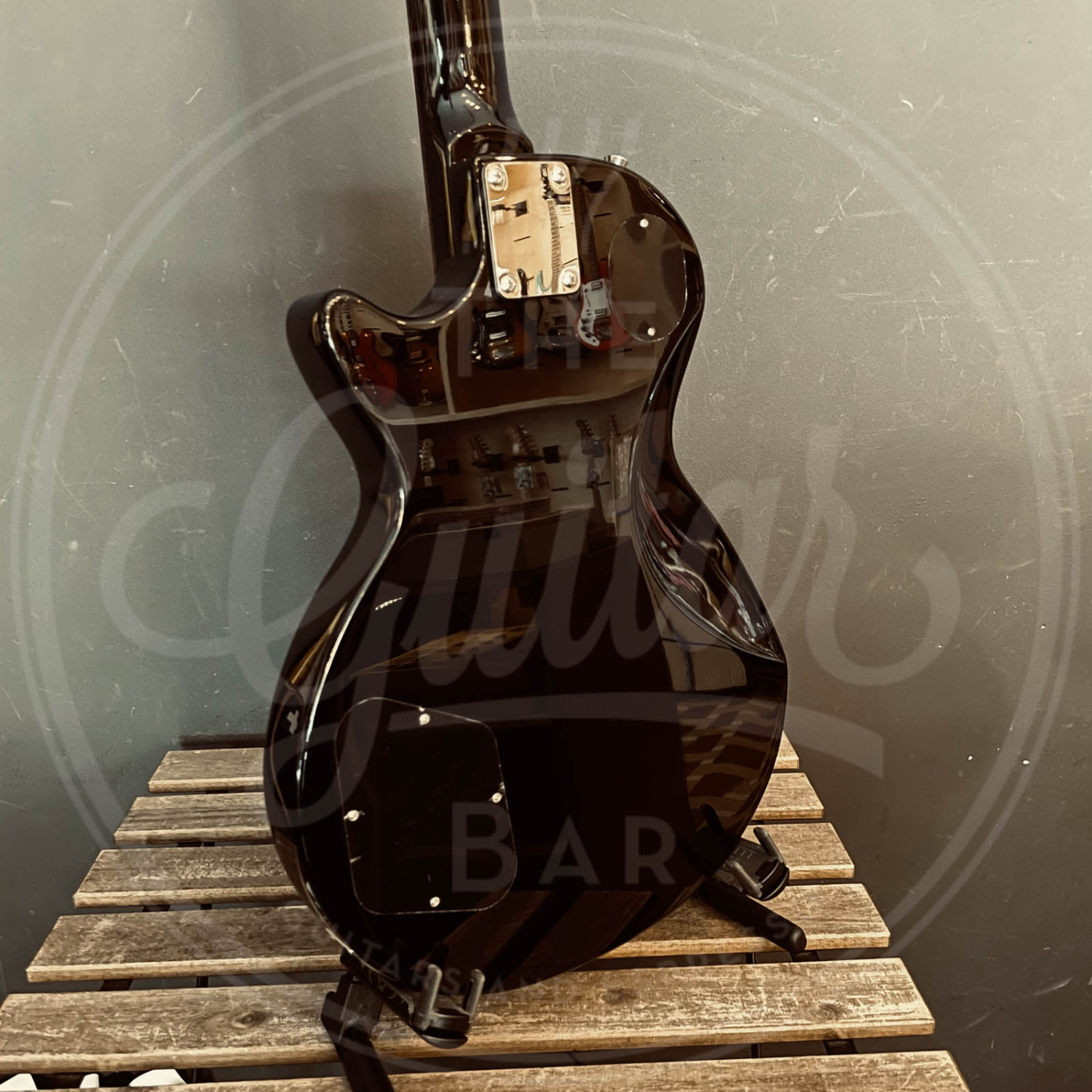 Heritage Ascent H-137 P90, Okoume Singlecut P90s, Black