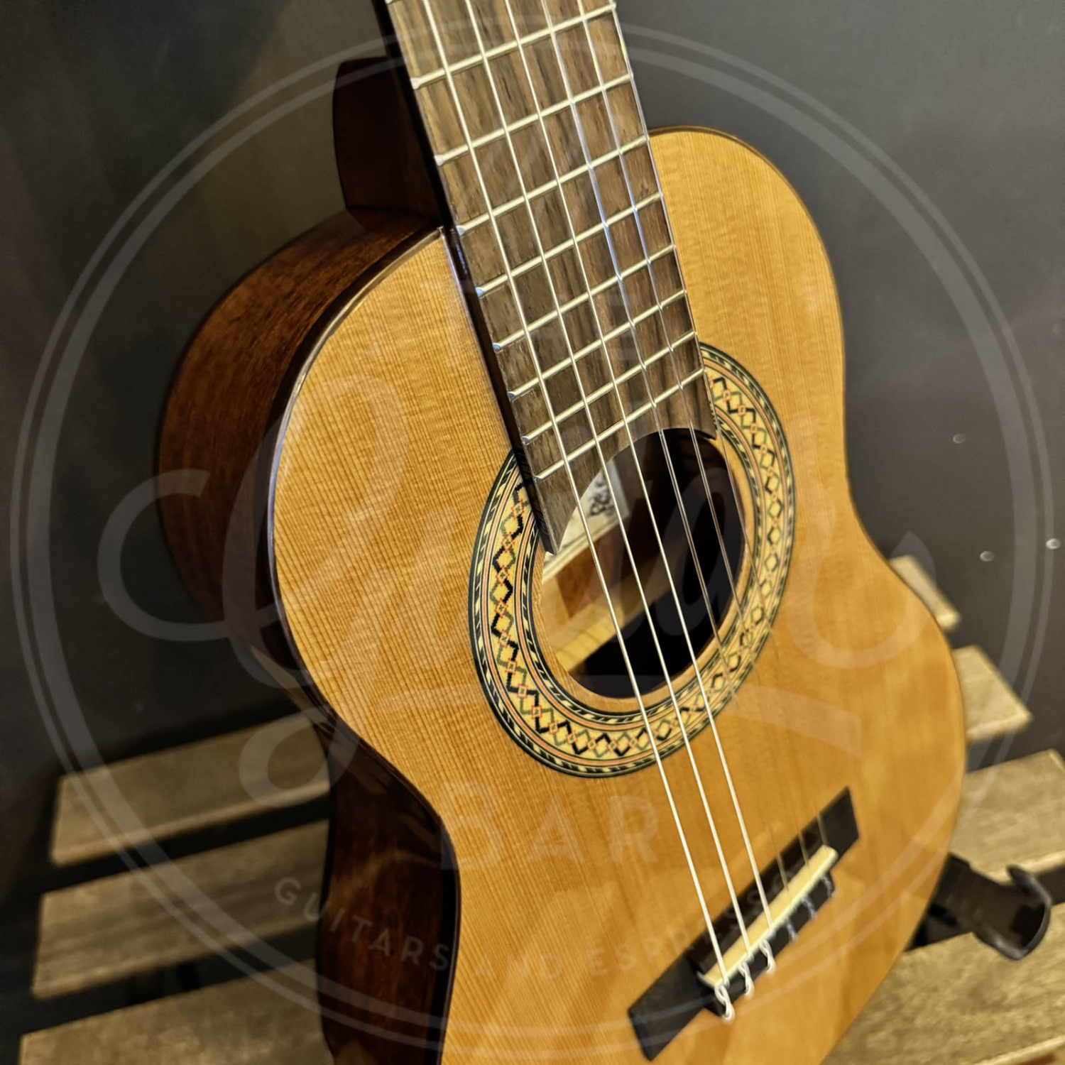 Salvador Cortez Iberia Series classic guitar solid Canadian cedar top + sapele, glossy finish - PARVULO 470mm scale